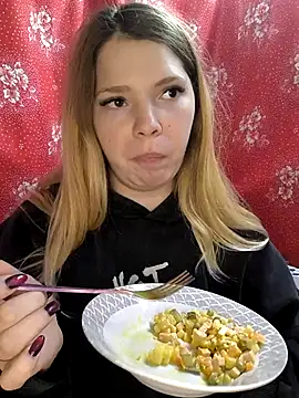 Snapshot of Zuli_Kiska chatting on November 26, 2025, 11:55 am Zuli Kiska online show from November 26, 2025, 11:55 am