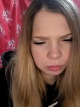 Snapshot of Zuli_Kiska chatting on November 27, 2025, 8:38 am Zuli Kiska online show from November 27, 2025, 8:38 am