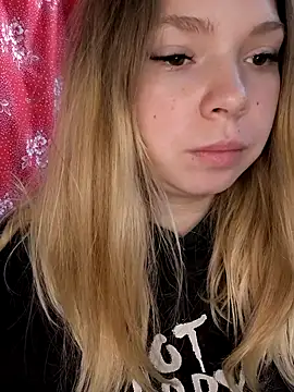 Snapshot of Zuli_Kiska chatting on December 1, 2025, 8:08 am Zuli Kiska online show from December 1, 2025, 8:08 am