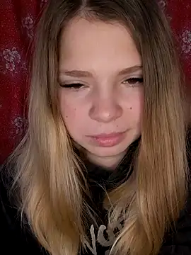 Snapshot of Zuli_Kiska chatting on December 2, 2025, 8:19 am Zuli Kiska online show from December 2, 2025, 8:19 am