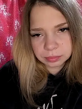 Snapshot of Zuli_Kiska chatting on December 5, 2025, 6:44 am Zuli Kiska online show from December 5, 2025, 6:44 am