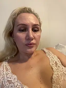 YourBlondee online show from December 3, 2025, 3:25 am