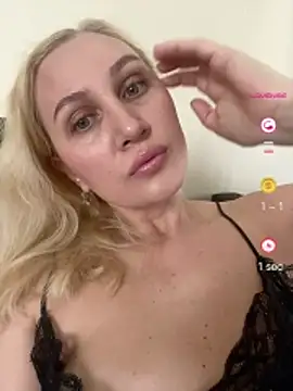 Snapshot of YourBlondee chatting on May 6, 2026, 3:57 am YourBlondee online show from May 6, 2026, 3:57 am