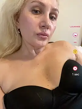 Snapshot of YourBlondee chatting on May 8, 2026, 3:34 am YourBlondee online show from May 8, 2026, 3:34 am