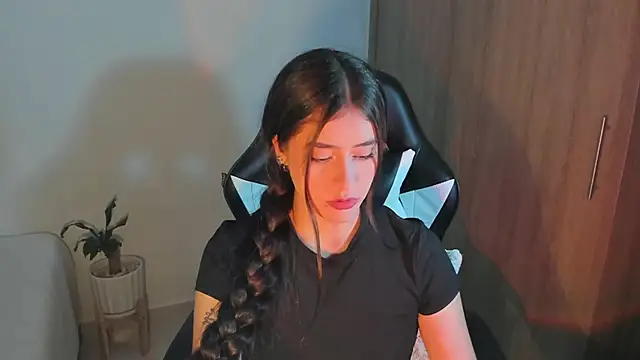 iriswest  online show from February 12, 2025, 1:19 am