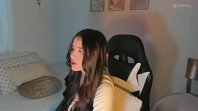 iriswest  online show from February 19, 2025, 11:14 pm