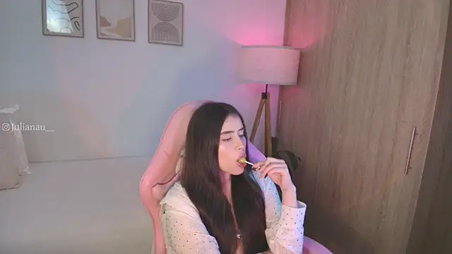 iriswest  online show from September 20, 2025, 11:06 pm