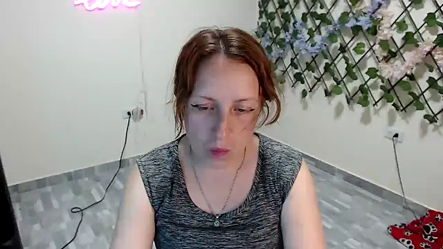 kittykalor09 online show from April 26, 2026, 11:02 pm