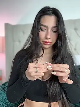 LoveLillyy online show from January 29, 2025, 7:53 pm