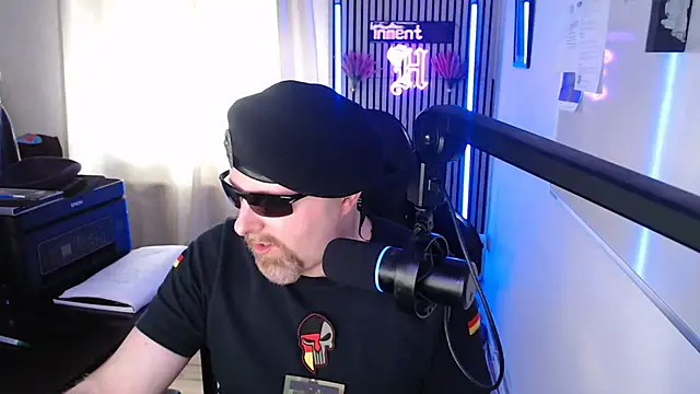DerPornoPete online show from June 14, 2026, 6:43 pm