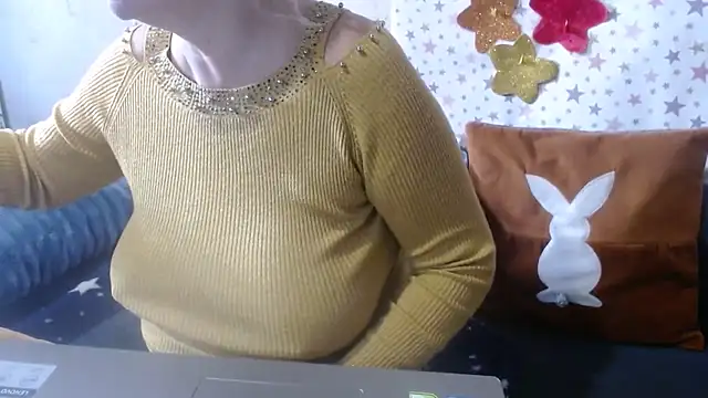 Snapshot of QueenLana chatting on October 29, 2025, 5:42 am QueenLana online show from October 29, 2025, 5:42 am