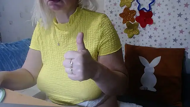 Snapshot of QueenLana chatting on November 15, 2025, 5:16 am QueenLana online show from November 15, 2025, 5:16 am