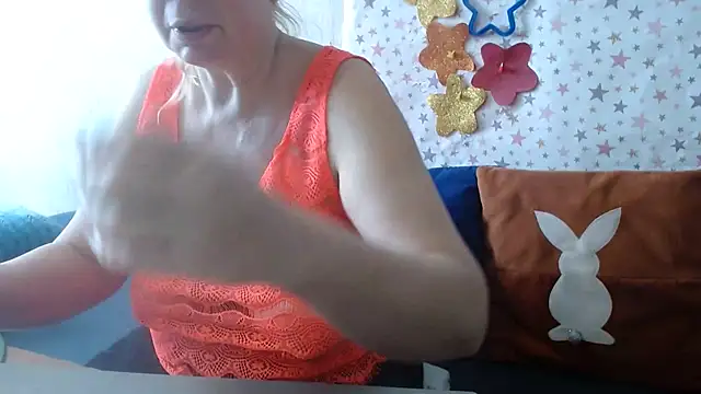 QueenLana online show from April 20, 2026, 7:00 am