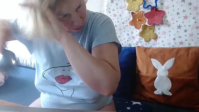 QueenLana online show from June 15, 2026, 7:43 am