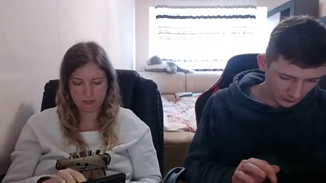 PeterAndJen online show from March 12, 2025, 12:26 pm