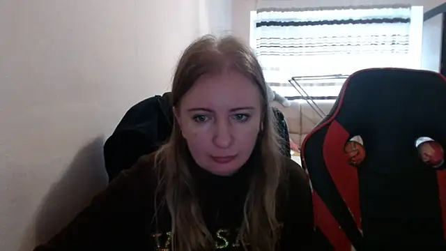 PeterAndJen online show from October 4, 2025, 6:44 am