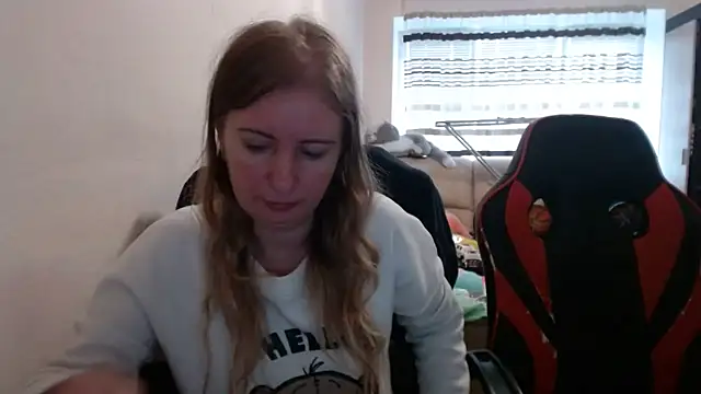 PeterAndJen online show from October 8, 2025, 7:50 am