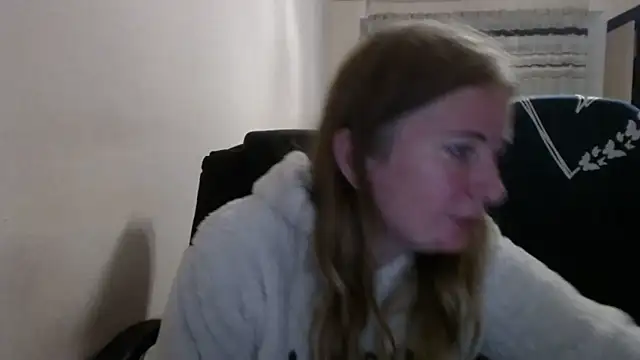 PeterAndJen online show from November 8, 2025, 7:56 pm