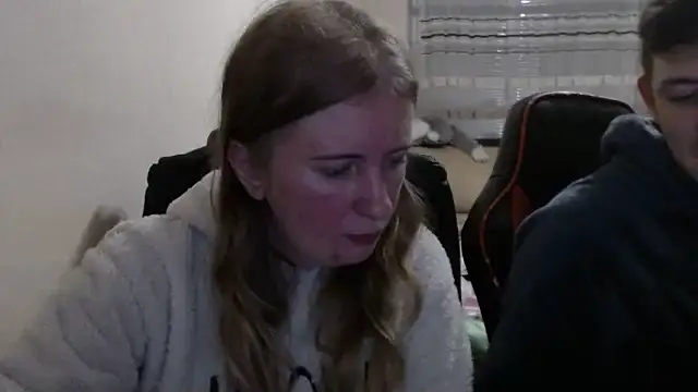 PeterAndJen online show from November 9, 2025, 8:07 pm