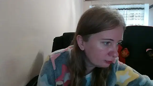 PeterAndJen online show from November 26, 2025, 7:42 am