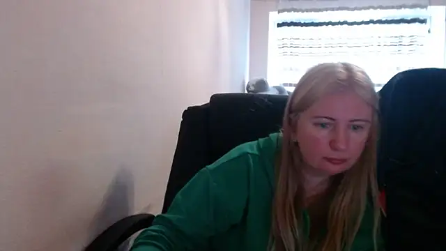 PeterAndJen online show from April 20, 2026, 6:27 am