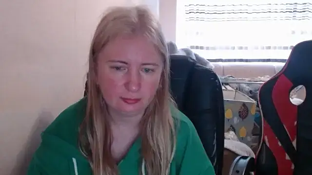 PeterAndJen online show from April 21, 2026, 5:25 am