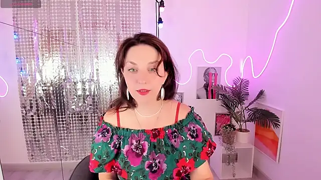 Snapshot of MargaretFatal chatting on July 19, 2026, 5:33 am MargaretFatal online show from July 19, 2026, 5:33 am