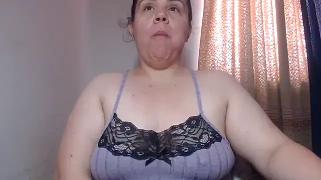 agathamiller01 online show from October 3, 2025, 1:41 pm