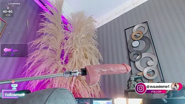 eva cuper online show from March 10, 2025, 3:09 pm