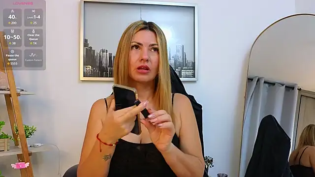 bella  adams online show from November 26, 2025, 9:54 am