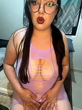 MileyGia online show from October 4, 2025, 2:42 am