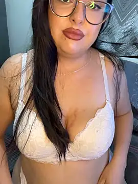 MileyGia online show from October 12, 2025, 2:43 am