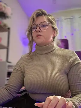 JennKenobi online show from February 13, 2025, 3:03 pm