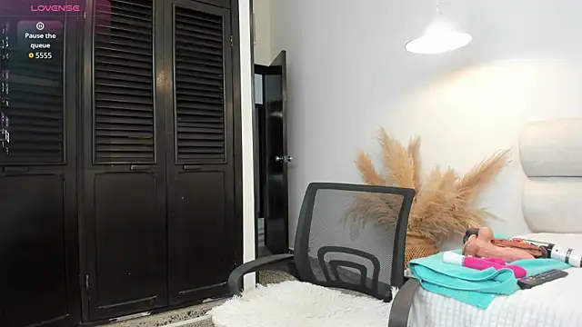 angelica af online show from October 6, 2025, 6:27 pm