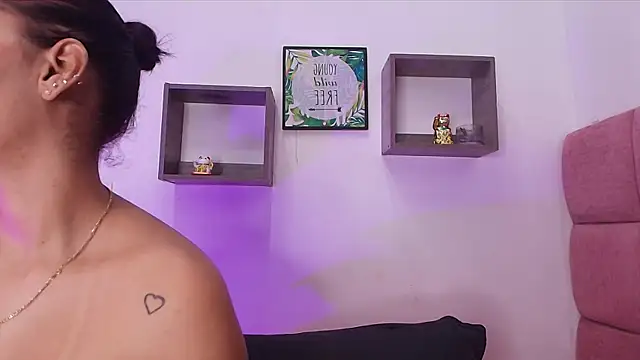 Snapshot of lorrayne_ chatting on February 13, 2025, 11:50 am lorrayne online show from February 13, 2025, 11:50 am