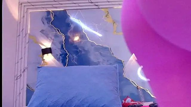 Snapshot of lorrayne_ chatting on October 10, 2025, 12:15 pm lorrayne online show from October 10, 2025, 12:15 pm