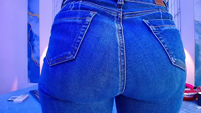 Snapshot of lorrayne_ chatting on October 31, 2025, 12:06 pm lorrayne online show from October 31, 2025, 12:06 pm