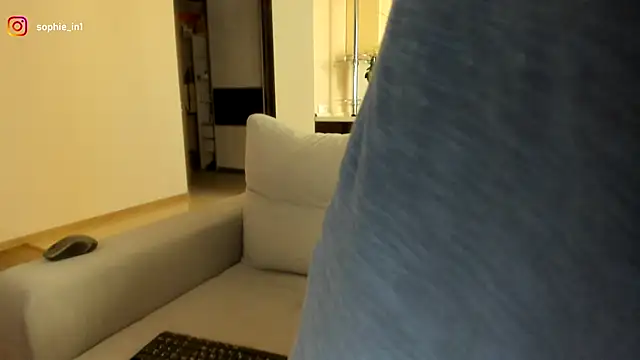  in yan online show from September 20, 2025, 4:35 am