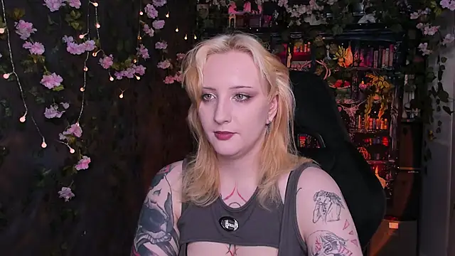 Snapshot of AsheLucker chatting on June 6, 2026, 6:29 am AsheLucker online show from June 6, 2026, 6:29 am