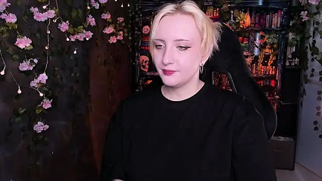 Snapshot of AsheLucker chatting on June 10, 2026, 6:45 am AsheLucker online show from June 10, 2026, 6:45 am