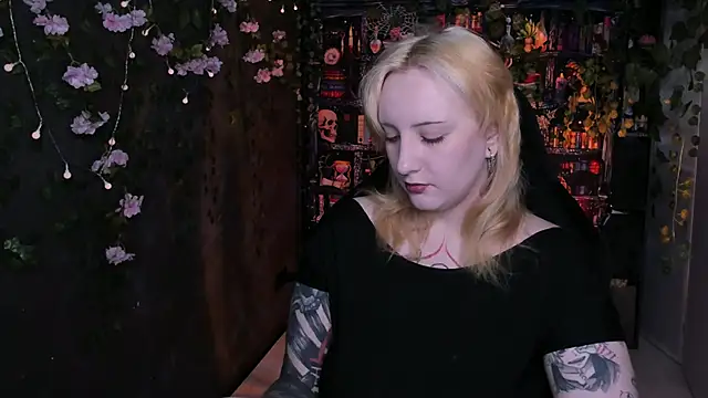 Snapshot of AsheLucker chatting on June 16, 2026, 3:42 am AsheLucker online show from June 16, 2026, 3:42 am