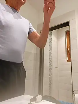 Einhorn527 online show from October 20, 2025, 5:02 pm