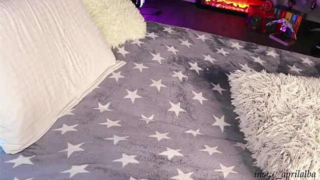 Snapshot of AprilinAlba chatting on January 18, 2026, 9:07 pm AprilinAlba online show from January 18, 2026, 9:07 pm