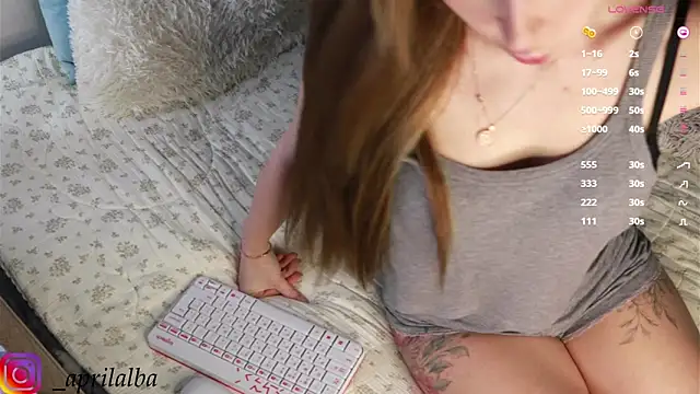 Snapshot of AprilinAlba chatting on March 9, 2026, 6:28 am AprilinAlba online show from March 9, 2026, 6:28 am