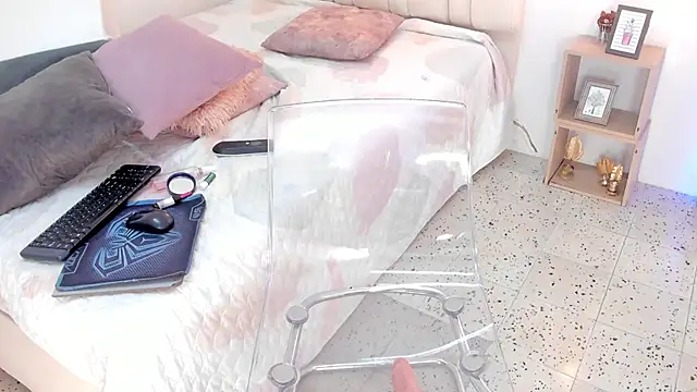 IsiisLovei online show from March 21, 2025, 2:29 pm