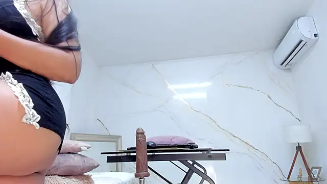 IsiisLovei online show from October 11, 2025, 2:26 pm