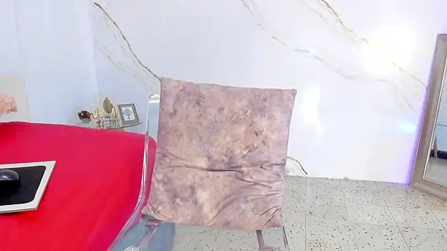 IsiisLovei online show from November 29, 2025, 2:31 pm