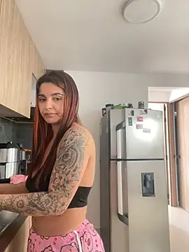 Sarah Jhonson online show from April 18, 2026, 3:27 pm