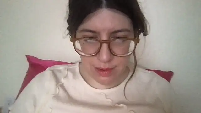 Snapshot of HYPHYtype chatting on February 2, 2025, 9:34 pm HYPHYtype online show from February 2, 2025, 9:34 pm