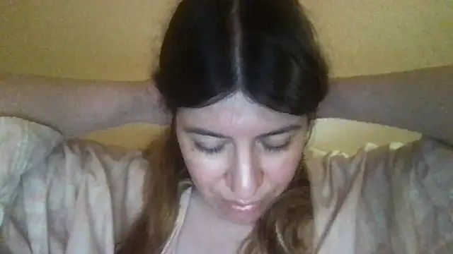 Snapshot of HYPHYtype chatting on February 4, 2025, 2:39 am HYPHYtype online show from February 4, 2025, 2:39 am